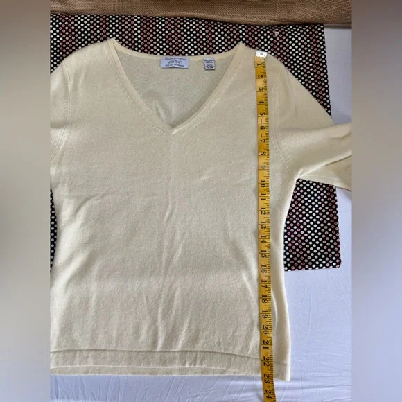 Lord & Taylor Two Ply Cashmere Women’s Size Large Cream Colored - Picture 9 of 11